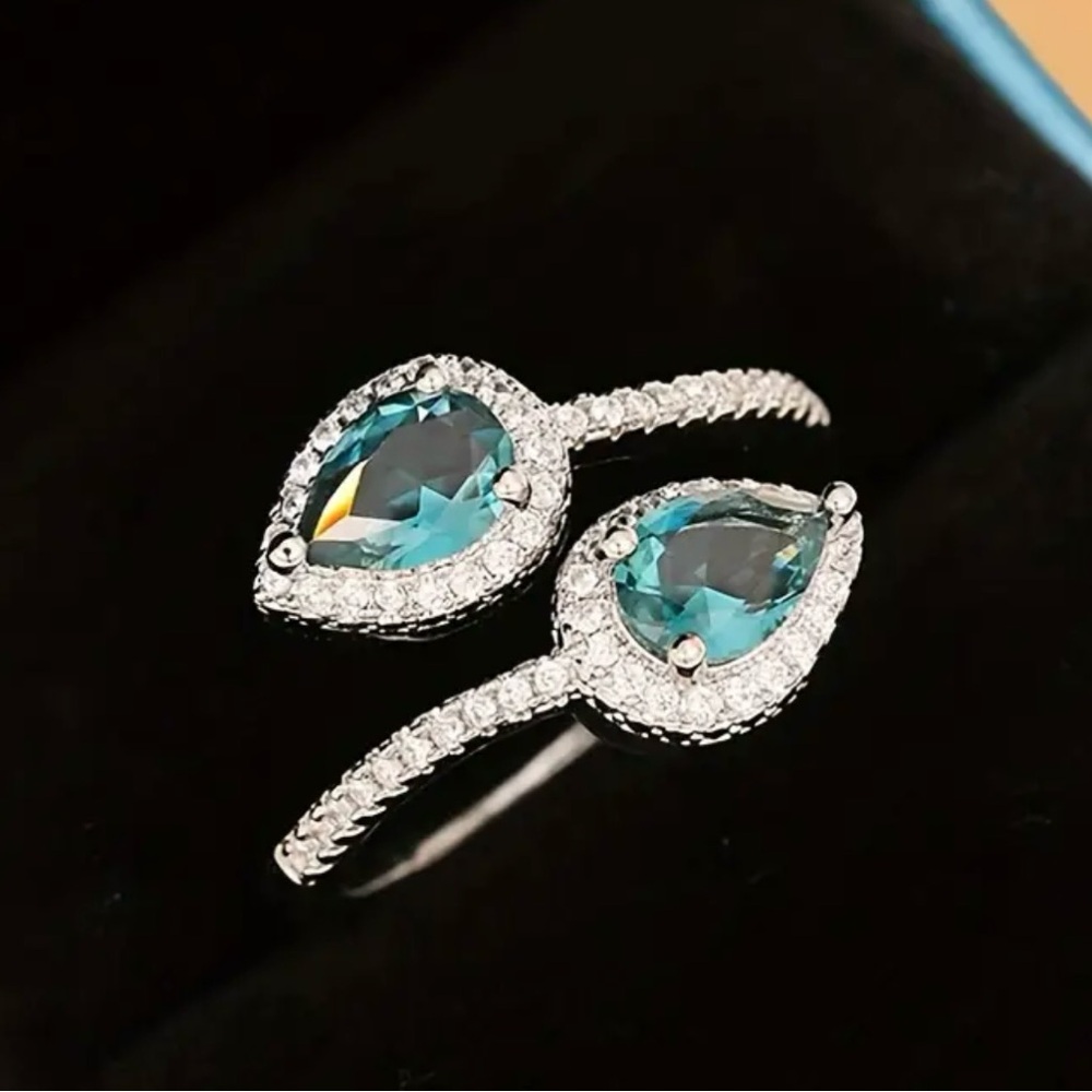 Elegant Silver and Blue Teardrop Ring